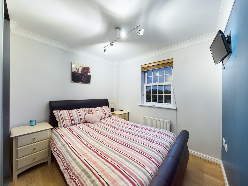 2 bed apartment to rent in Eastgate Mews, Brighton Road, RH13  - Property Image 6