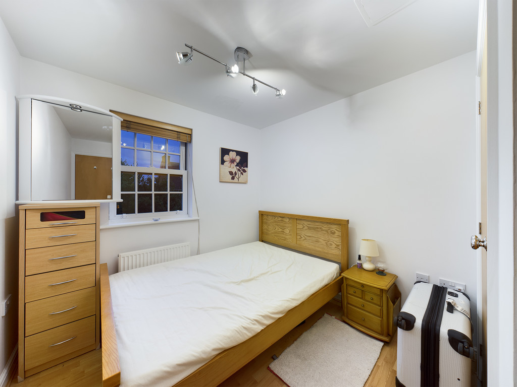 2 bed apartment to rent in Eastgate Mews, Brighton Road, RH13  - Property Image 8