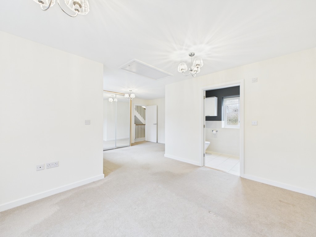 4 bed semi-detached house to rent in Farley Close, Wickhurst Green, RH12  - Property Image 11