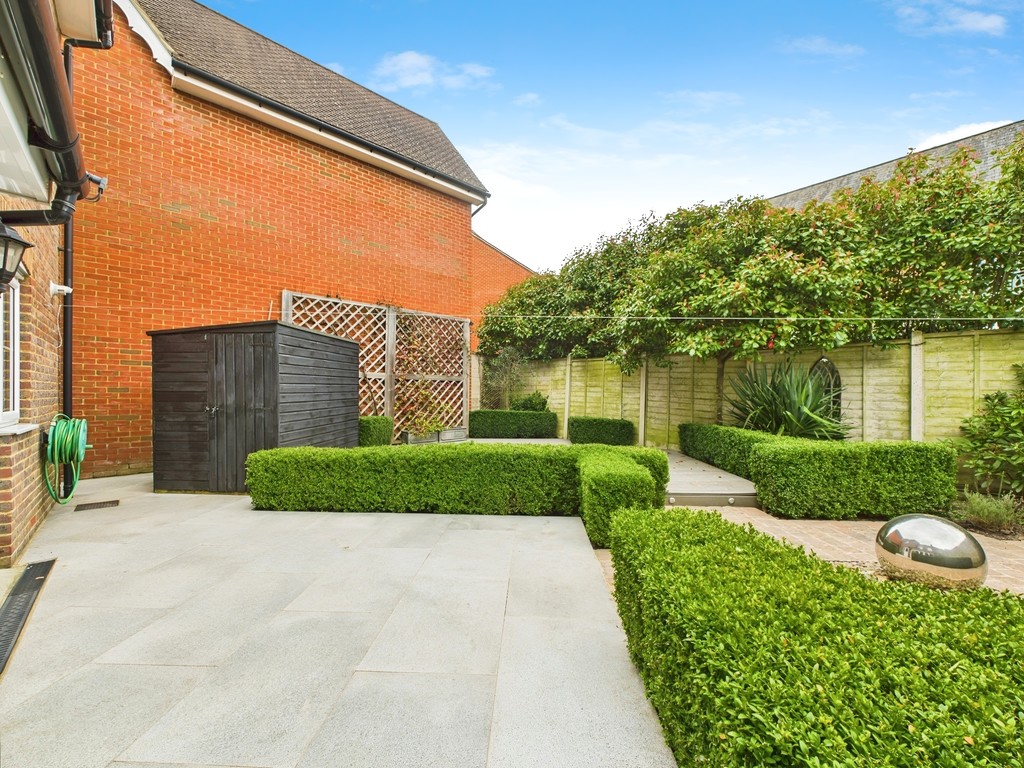 4 bed semi-detached house to rent in Farley Close, Wickhurst Green, RH12  - Property Image 7