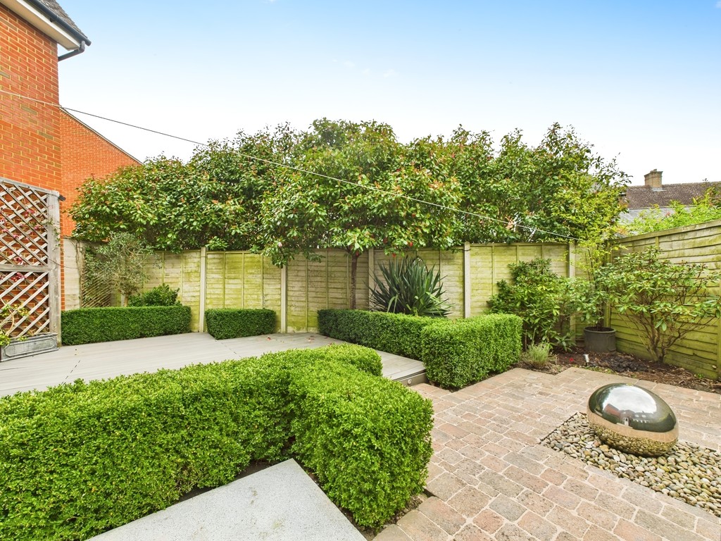 4 bed semi-detached house to rent in Farley Close, Wickhurst Green, RH12  - Property Image 8