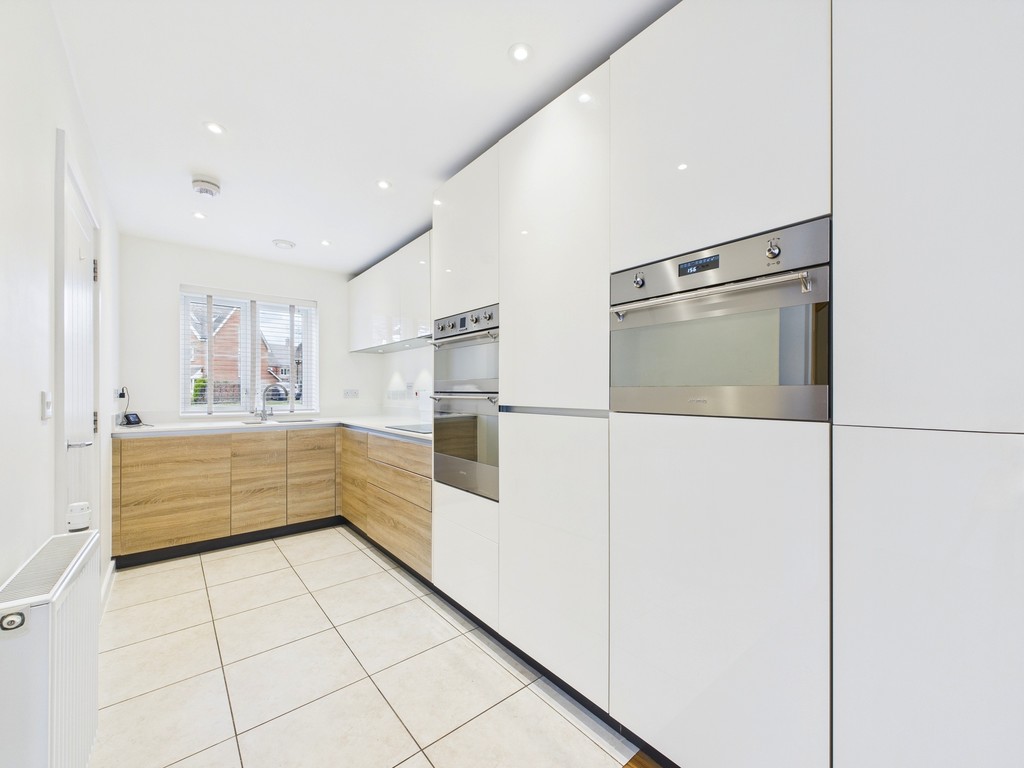 4 bed semi-detached house to rent in Farley Close, Wickhurst Green, RH12  - Property Image 2