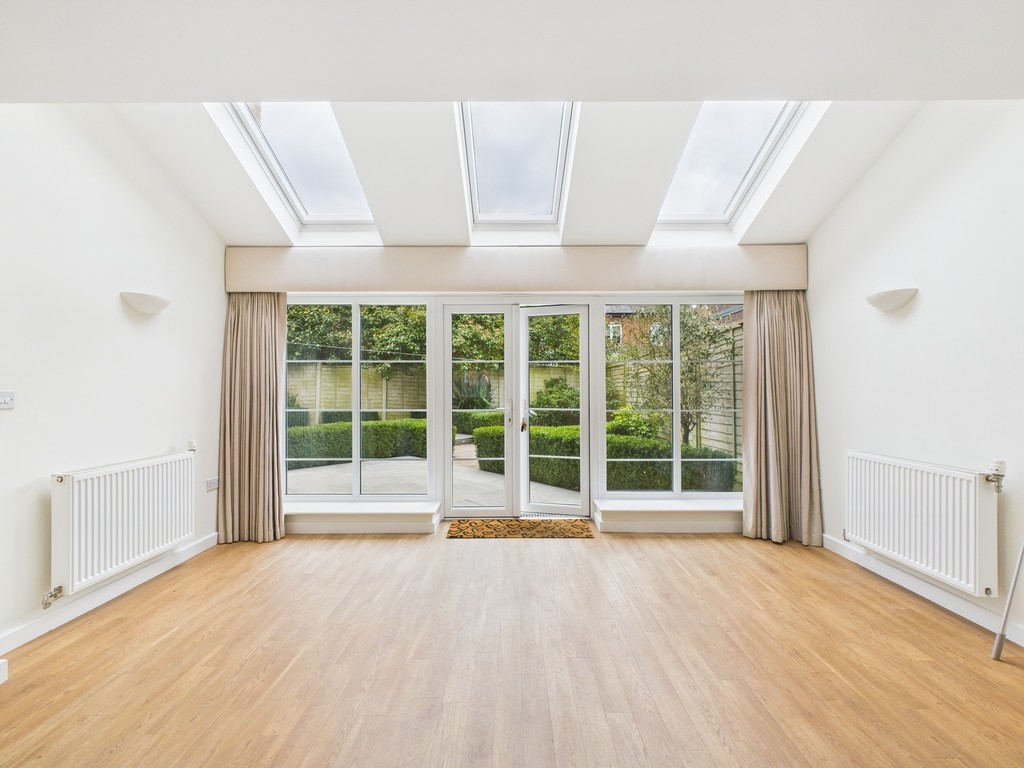 4 bed semi-detached house to rent in Farley Close, Wickhurst Green, RH12  - Property Image 4