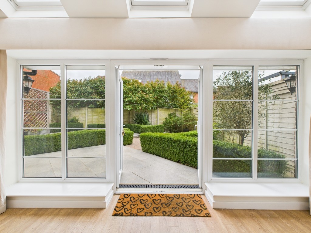 4 bed semi-detached house to rent in Farley Close, Wickhurst Green, RH12  - Property Image 6