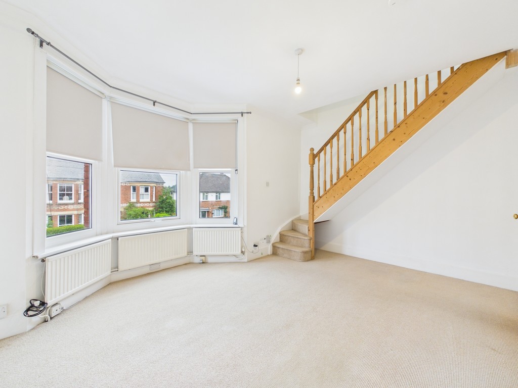 2 bed maisonette to rent in Clarence Road, Horsham  - Property Image 2