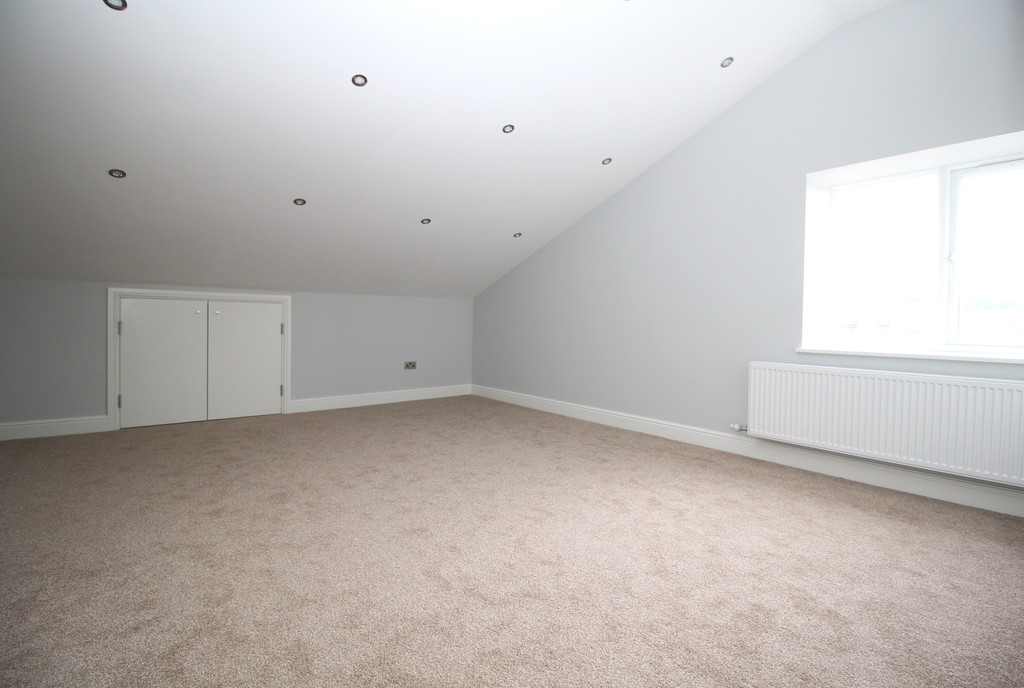 3 bed flat to rent in Brighton Road, Horsham, RH13  - Property Image 3