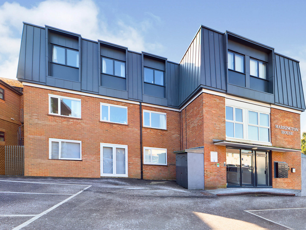 1 bed apartment to rent in Harrington House, Brighton Road, Horsham