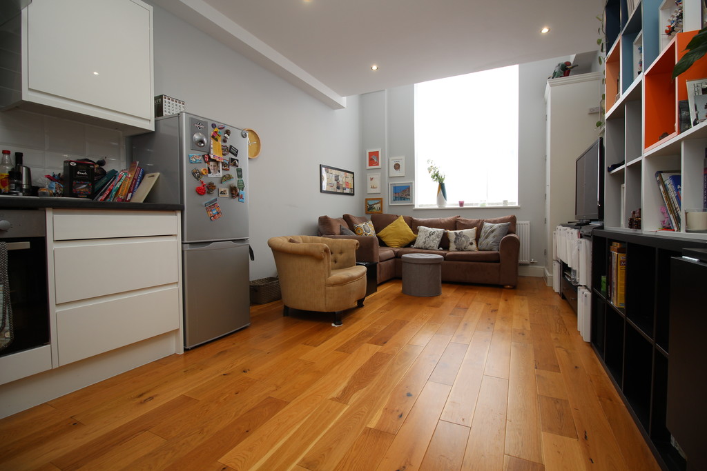 1 bed flat to rent in Harrington House, Brighton Road, Horsham  - Property Image 2