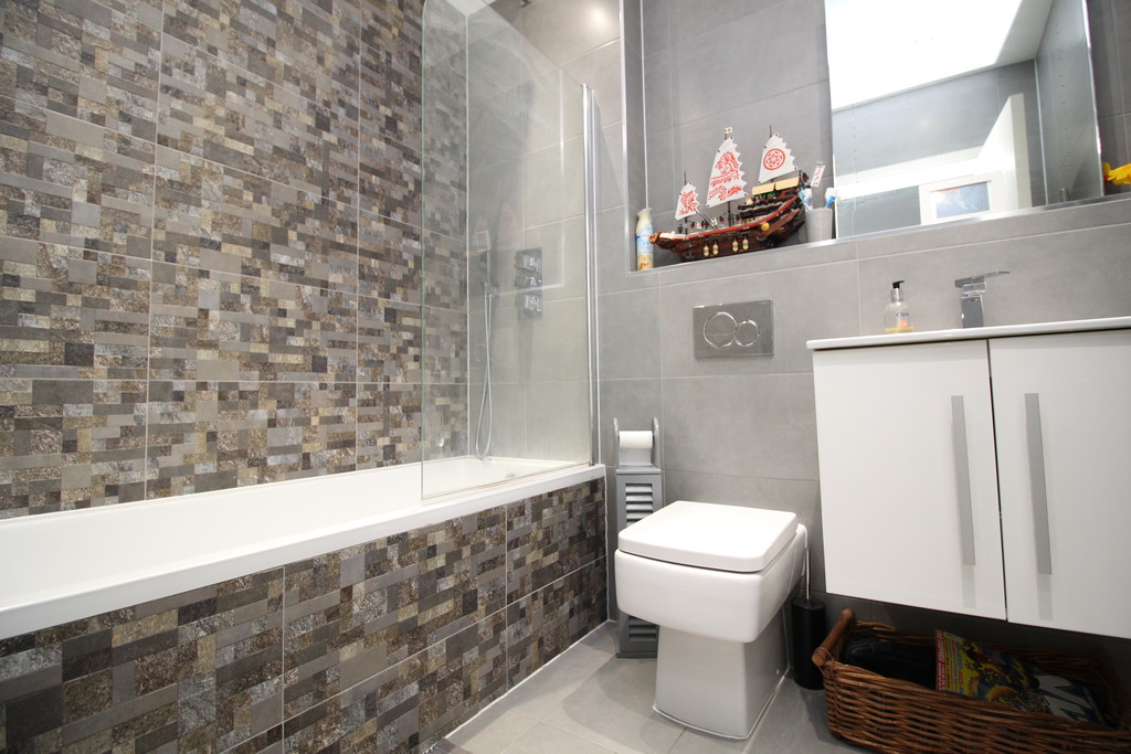 1 bed flat to rent in Harrington House, Brighton Road, Horsham  - Property Image 4