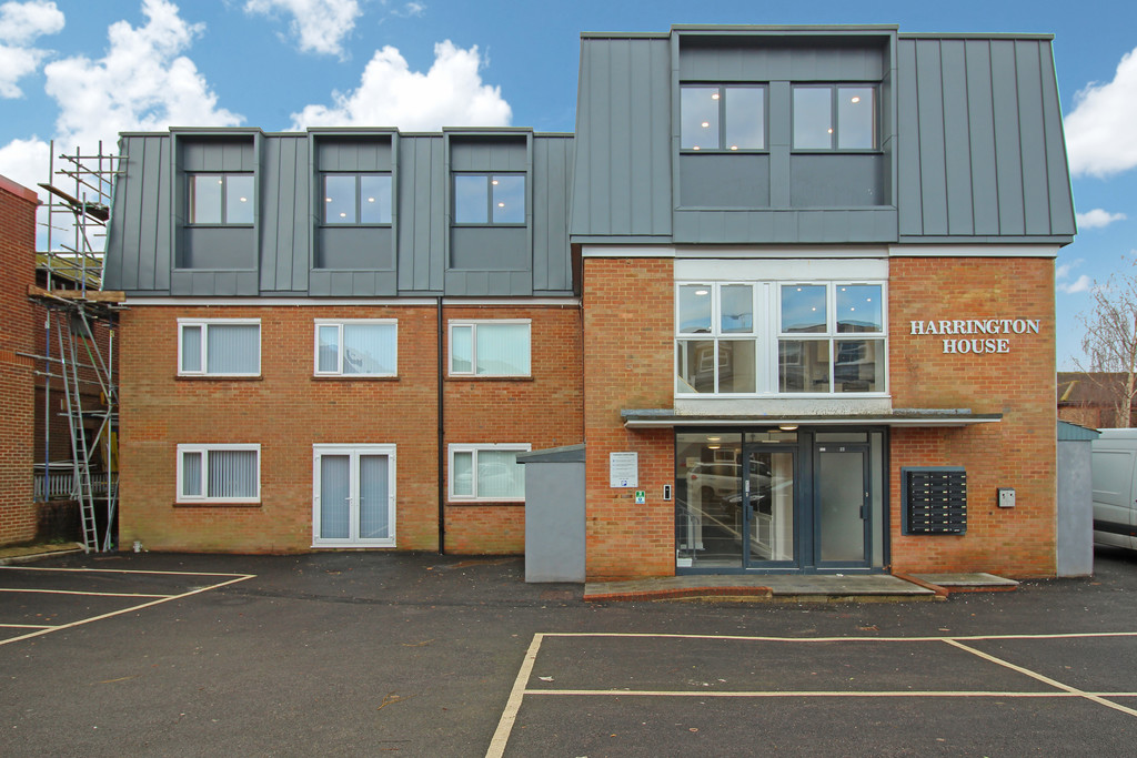 1 bed flat to rent in Harrington House, Brighton Road, Horsham  - Property Image 1