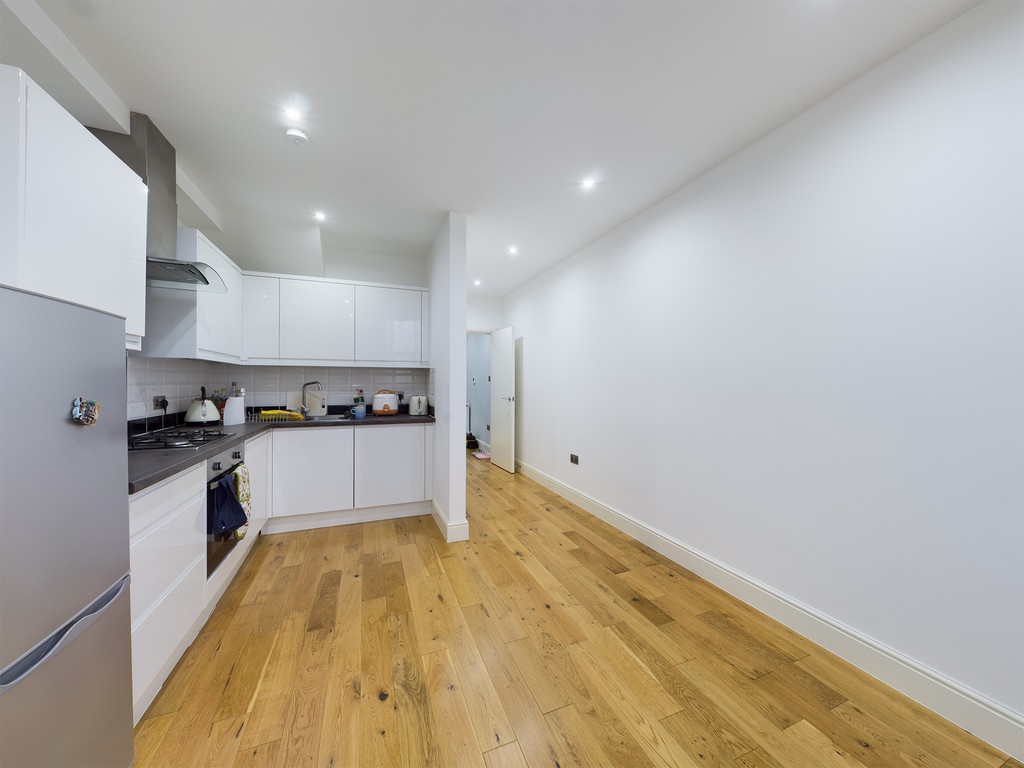 1 bed flat to rent in Brighton Road, Horsham  - Property Image 2