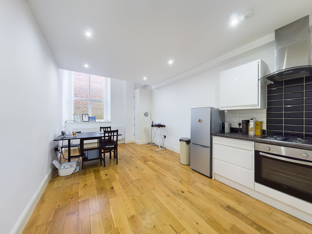 1 bed flat to rent in Brighton Road, Horsham  - Property Image 3