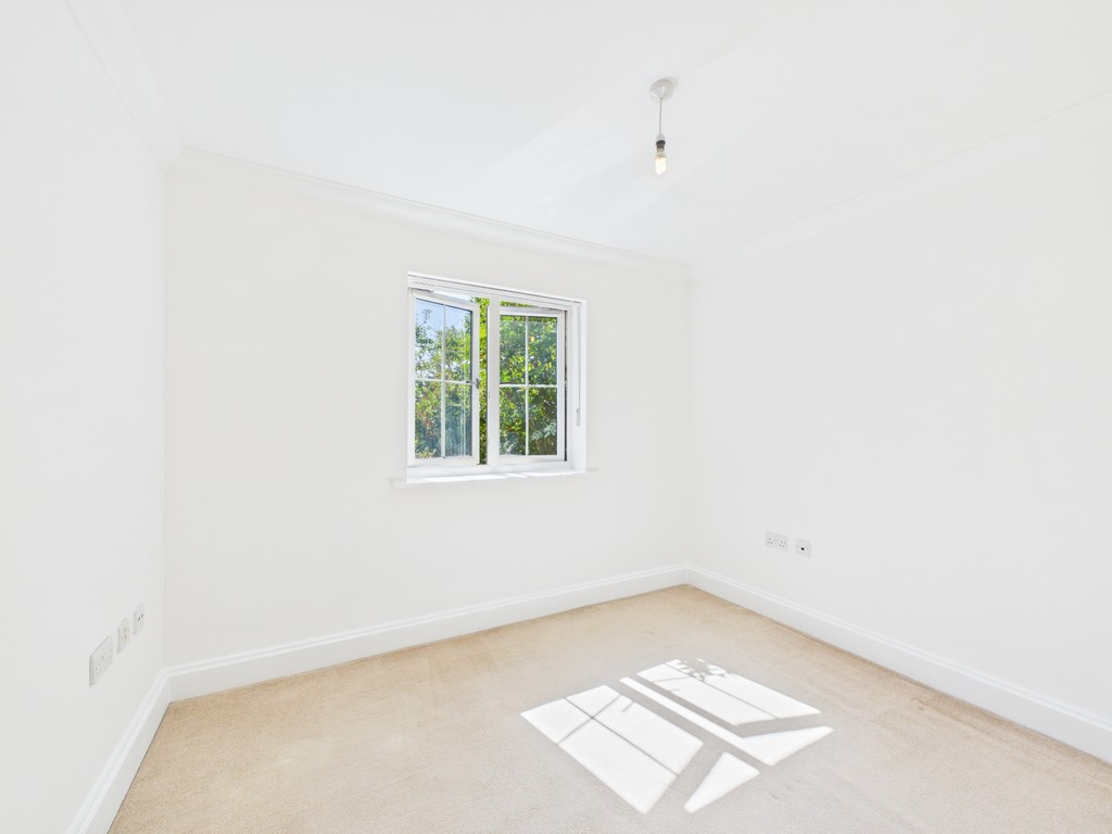 2 bed apartment to rent in Hurst Court, Horsham  - Property Image 9