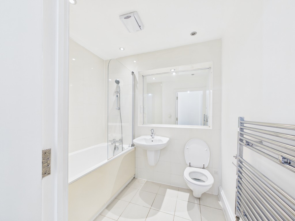 2 bed apartment to rent in Hurst Court, Horsham  - Property Image 11