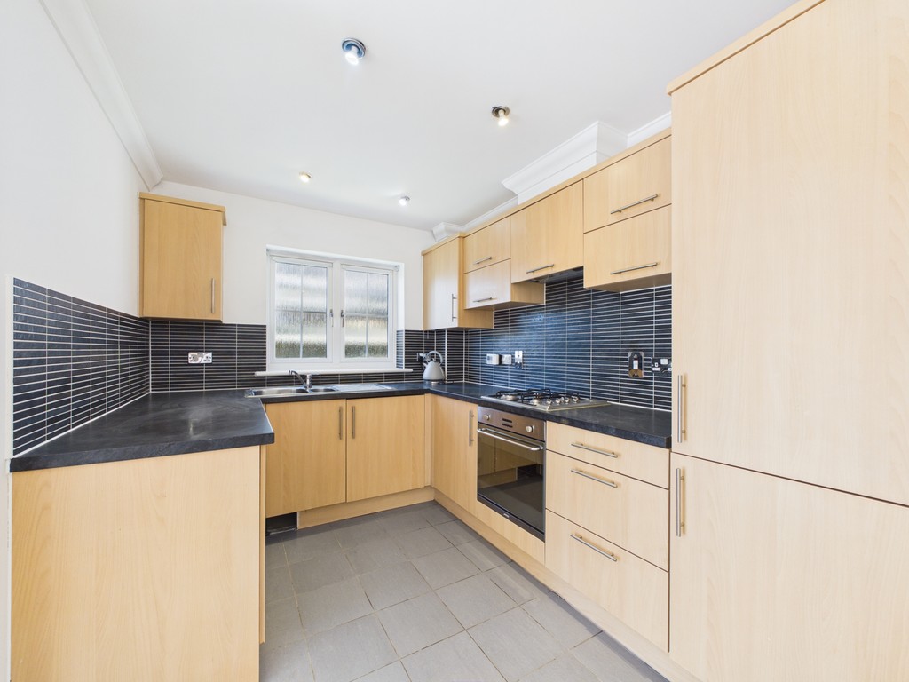 2 bed apartment to rent in Hurst Court, Horsham  - Property Image 2