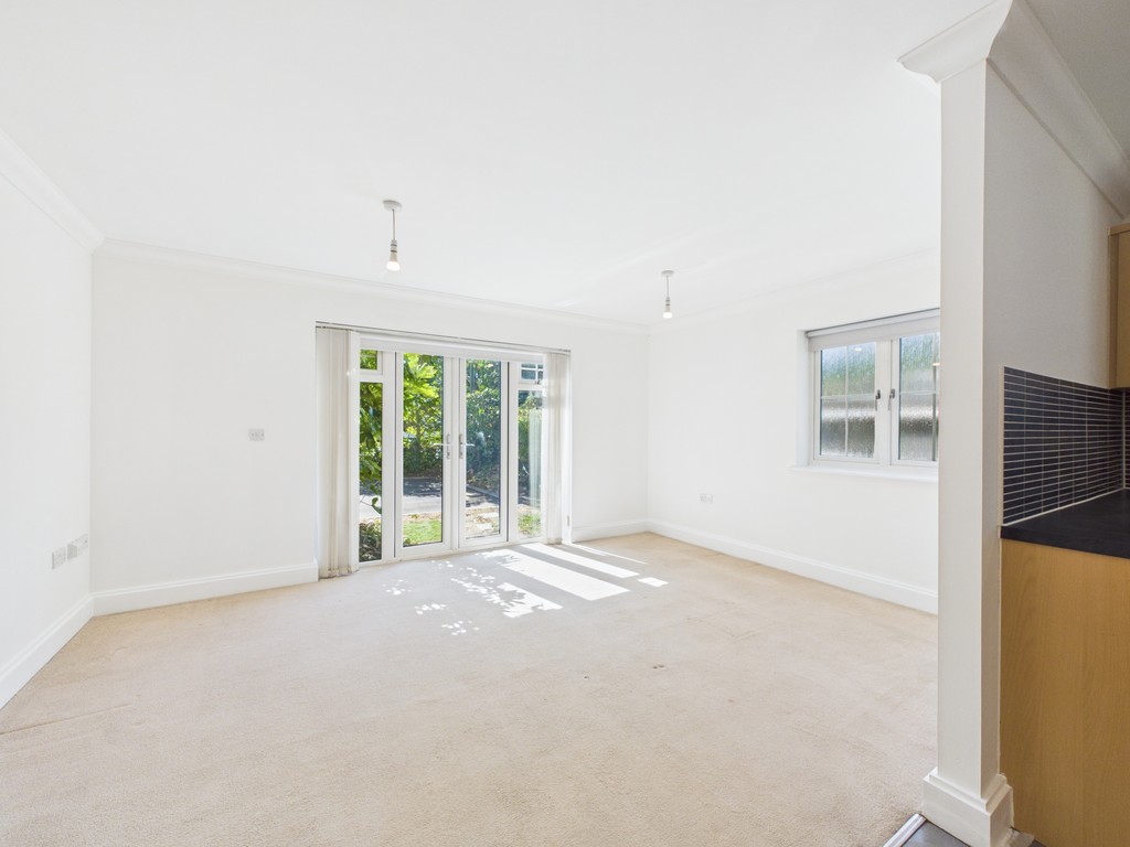2 bed apartment to rent in Hurst Court, Horsham  - Property Image 12