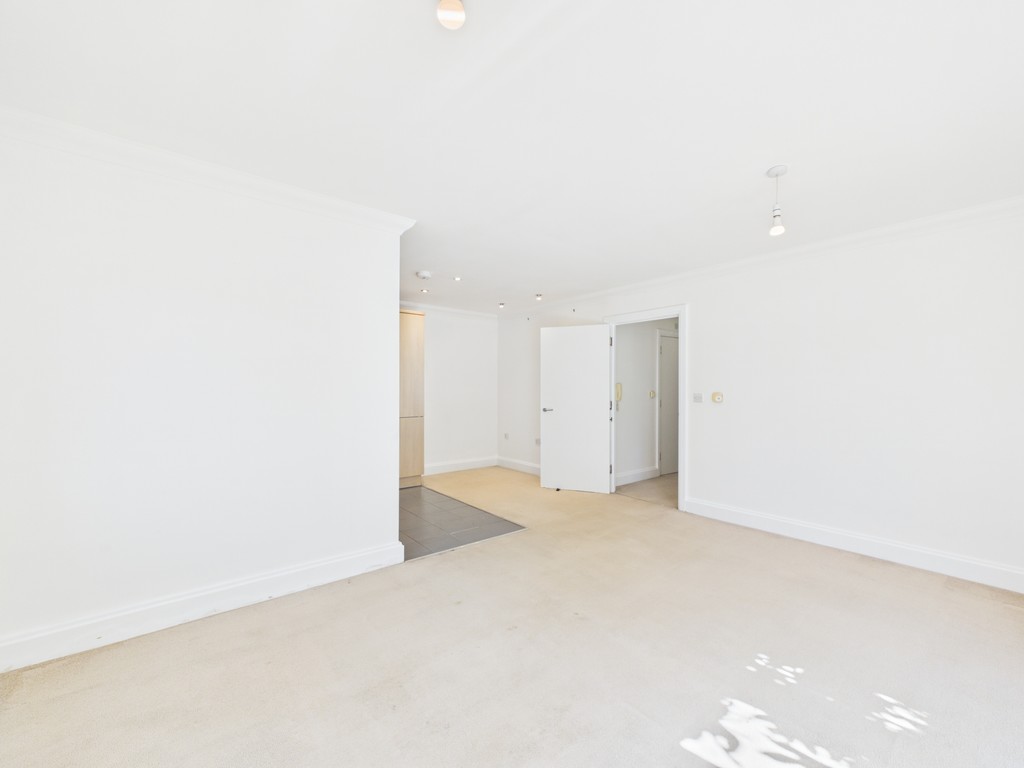 2 bed apartment to rent in Hurst Court, Horsham  - Property Image 13