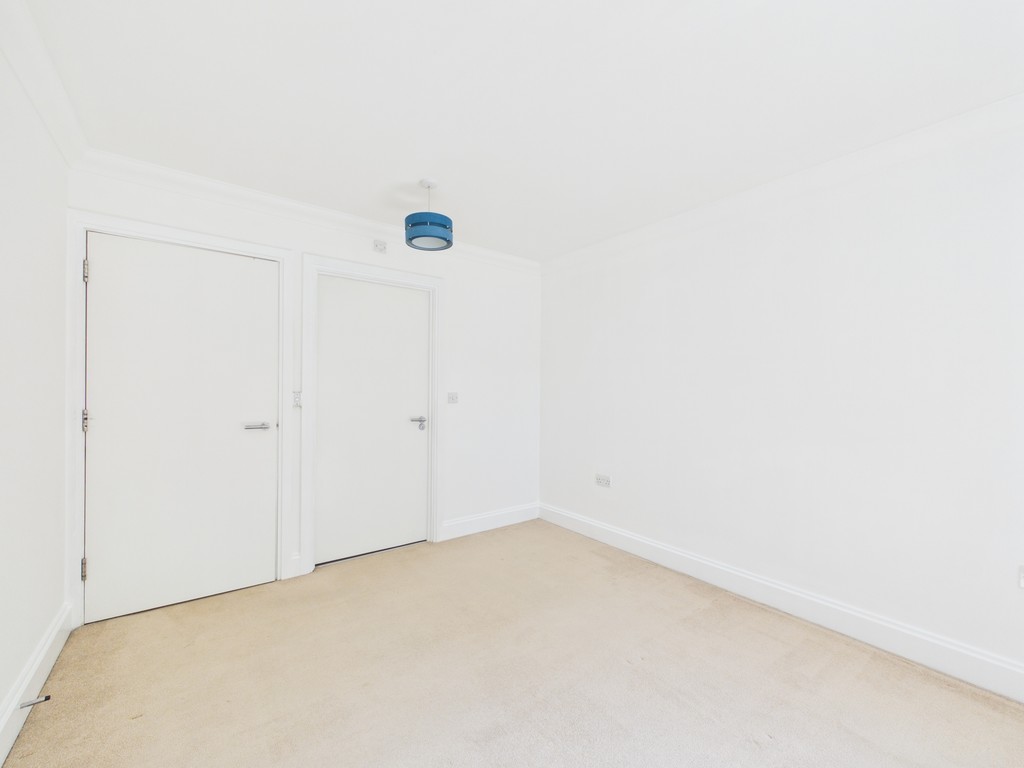2 bed apartment to rent in Hurst Court, Horsham  - Property Image 5