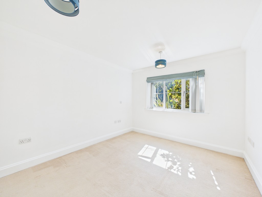 2 bed apartment to rent in Hurst Court, Horsham  - Property Image 6