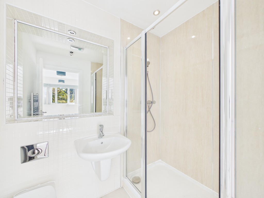 2 bed apartment to rent in Hurst Court, Horsham  - Property Image 7