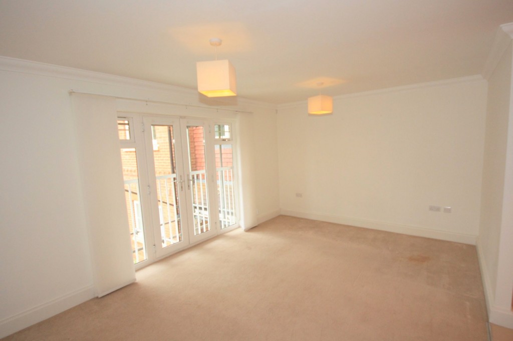 2 bed apartment to rent in Hurst Court, Horsham - Property Image 2