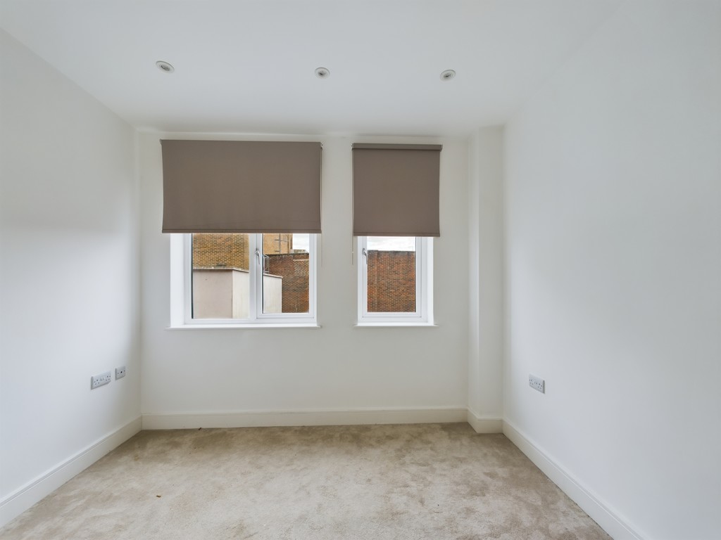 2 bed apartment to rent in Holmes Park, North Street, Horsham  - Property Image 5