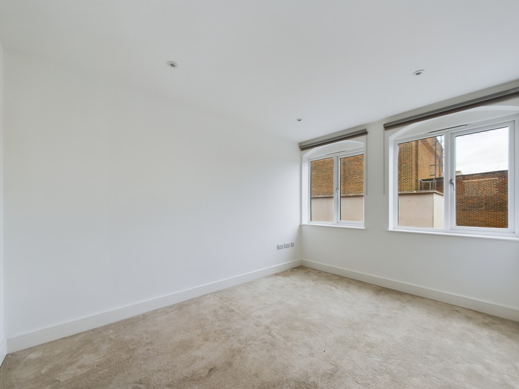 2 bed apartment to rent in Holmes Park, North Street, Horsham  - Property Image 6