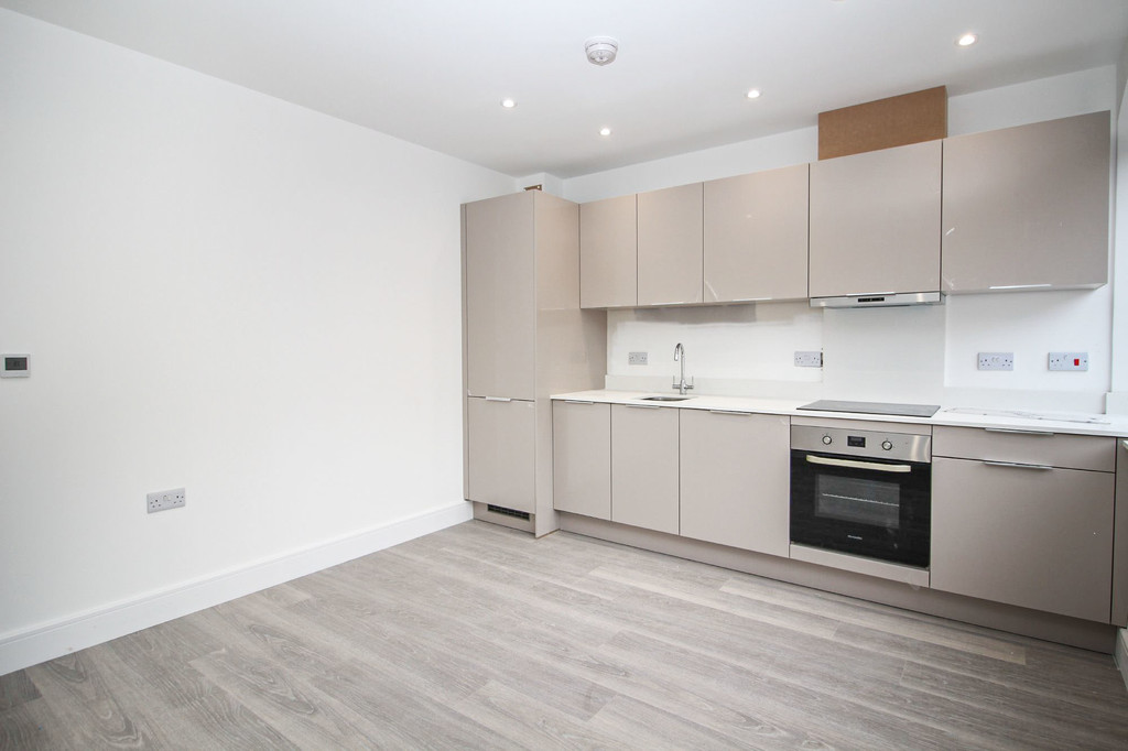 Studio flat to rent in Holmes Park, North Street, RH12  - Property Image 3