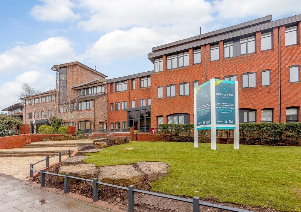 Studio flat to rent in Holmes Park, North Street, RH12