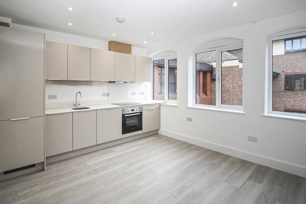 Studio flat to rent in Holmes Park, North Street, RH12  - Property Image 2