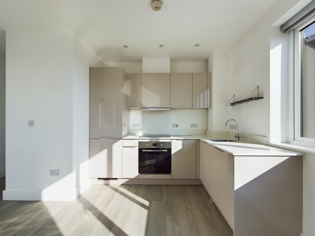2 bed flat to rent in Holmes Park, North Street  - Property Image 3