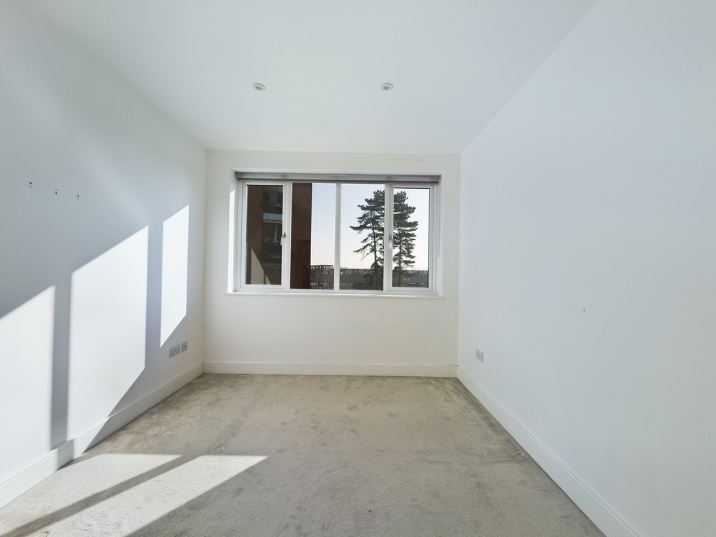 2 bed flat to rent in Holmes Park, North Street  - Property Image 6