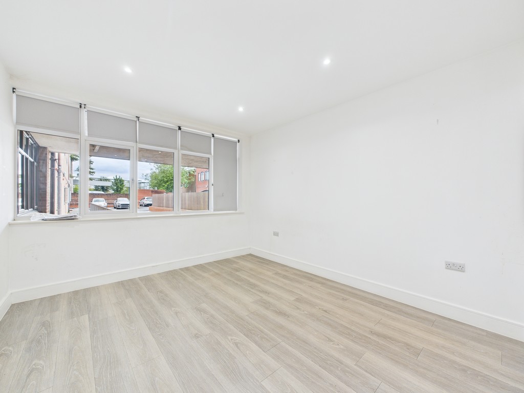 1 bed apartment to rent in Holmes Park, North Street, Horsham  - Property Image 3