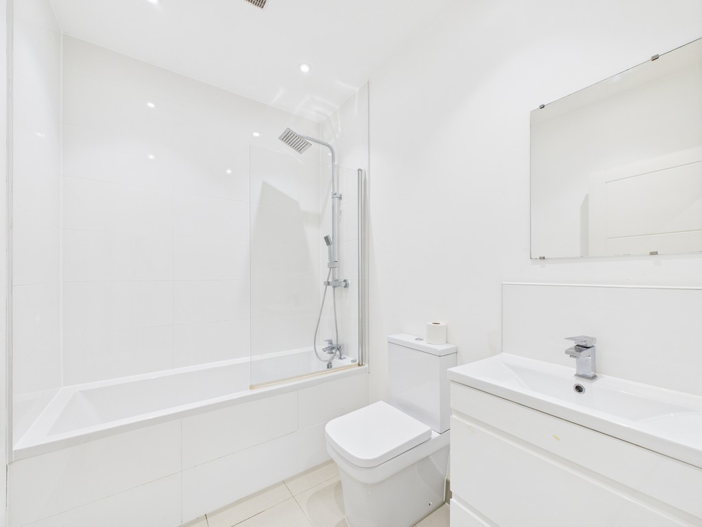 1 bed apartment to rent in Holmes Park, North Street, Horsham  - Property Image 5