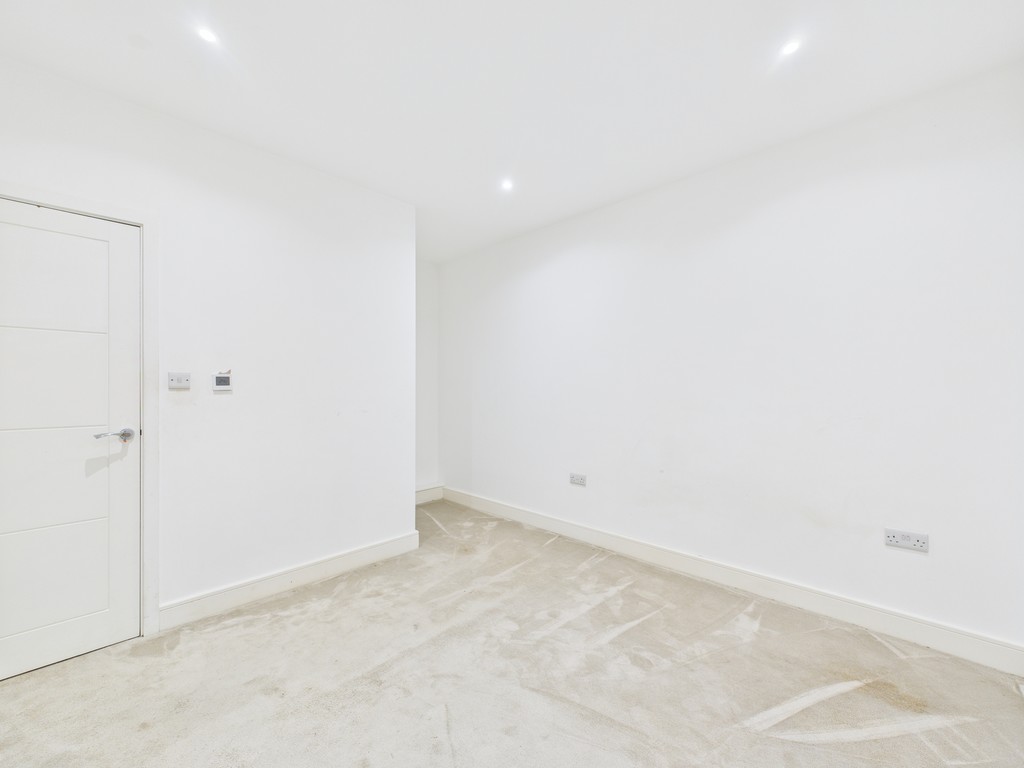 1 bed apartment to rent in Holmes Park, North Street, Horsham  - Property Image 7