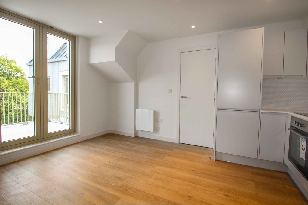 3 bed apartment to rent in Prewetts Mill, Mill Bay Lane, Horsham - Property Image 3