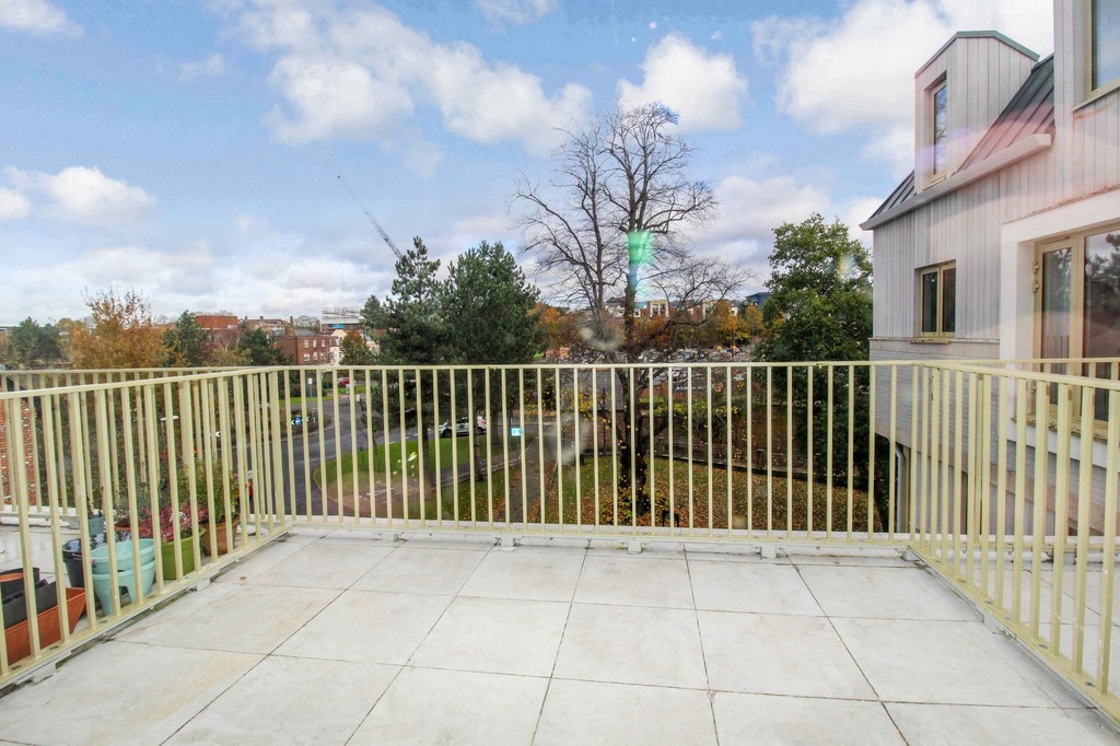 3 bed apartment to rent in Prewetts Mill, Mill Bay Lane, Horsham - Property Image 2