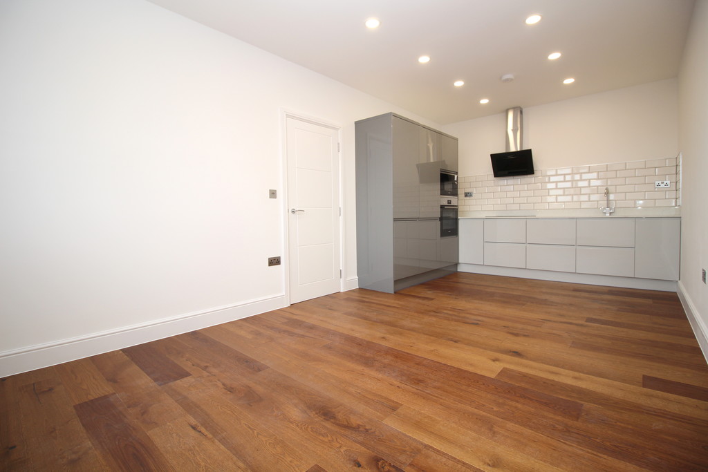2 bed apartment to rent in Harrington House, Brighton Road, Horsham  - Property Image 2