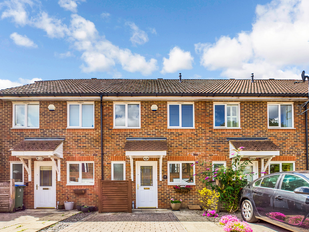 2 bed terraced house to rent in Dew Pond Close, Horsham, RH13  - Property Image 1