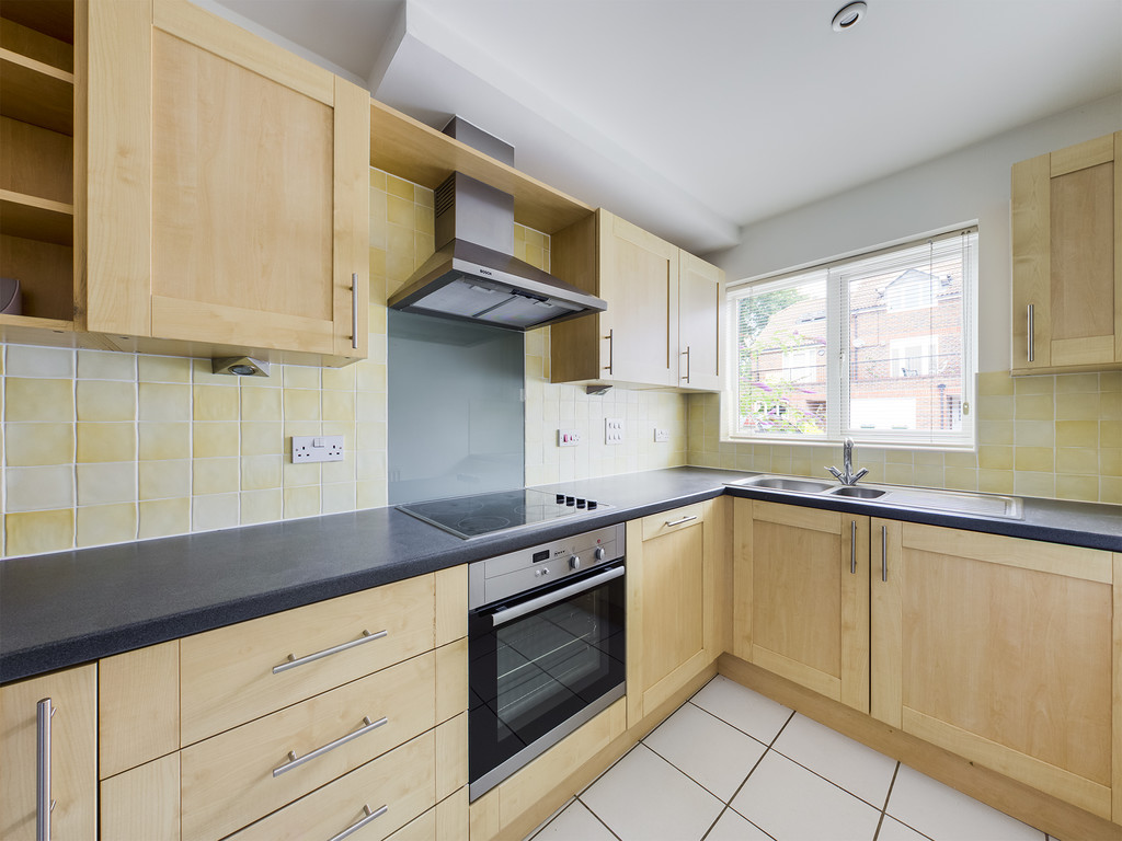 2 bed terraced house to rent in Dew Pond Close, Horsham, RH13  - Property Image 2