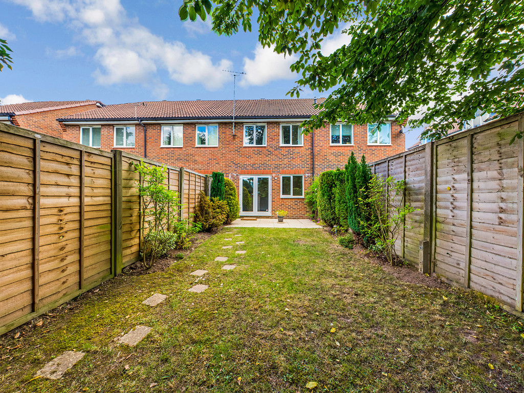 2 bed terraced house to rent in Dew Pond Close, Horsham, RH13  - Property Image 7
