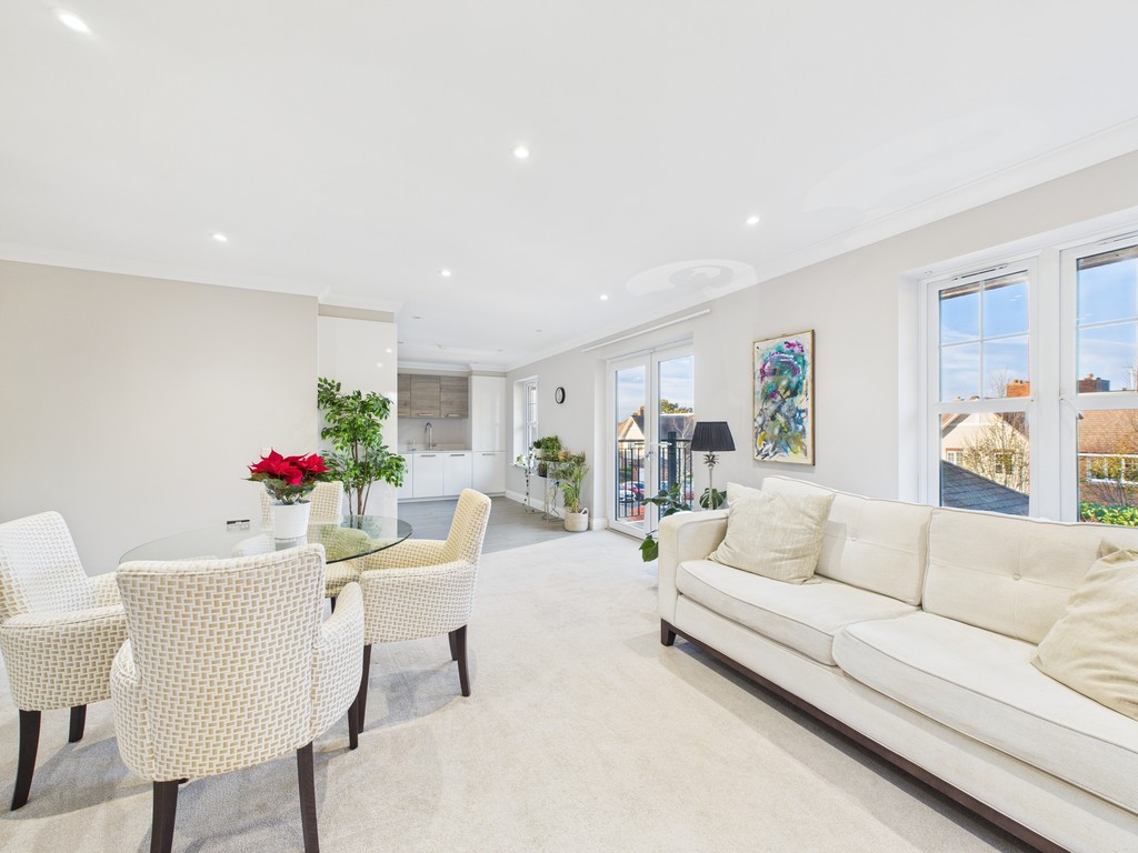 2 bed apartment to rent in Chantry Court, Broadbridge Heath, RH12 - Property Image 4