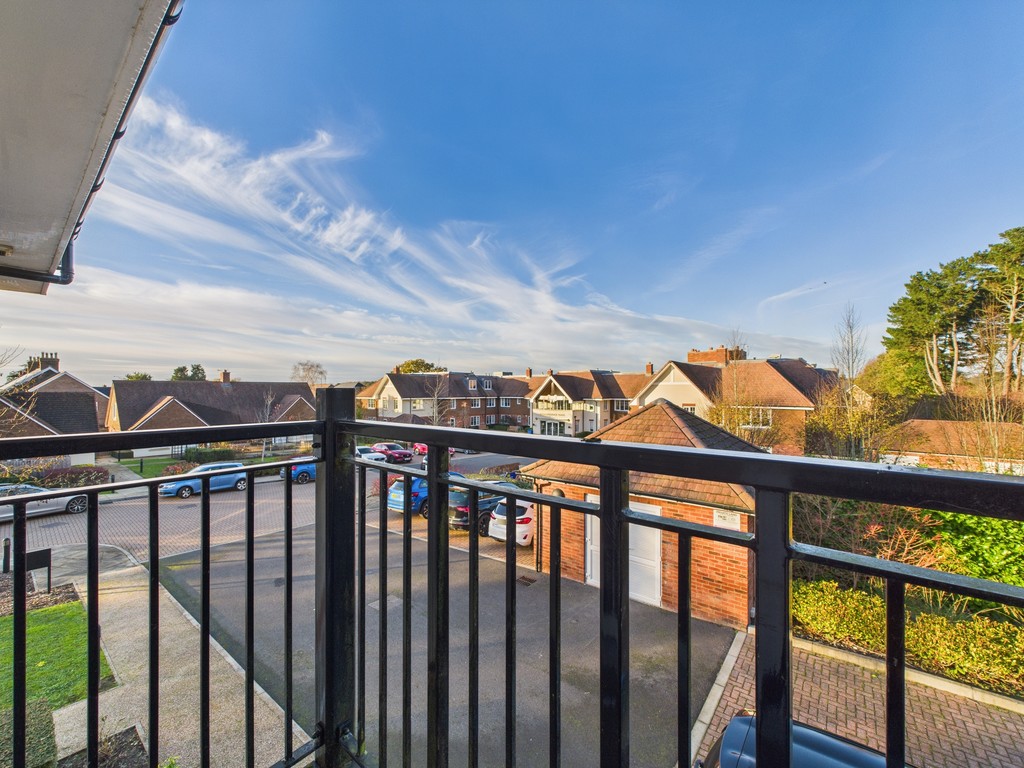 2 bed apartment to rent in Chantry Court, Broadbridge Heath, RH12 - Property Image 10