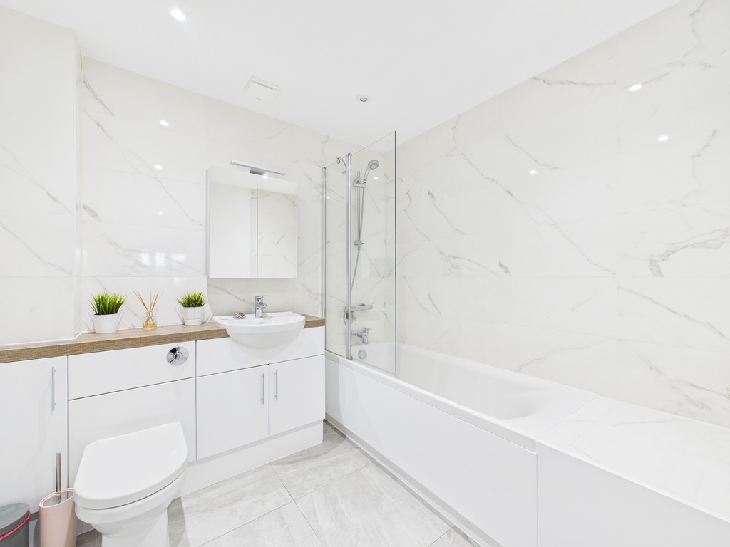 2 bed apartment to rent in Chantry Court, Broadbridge Heath, RH12 - Property Image 8