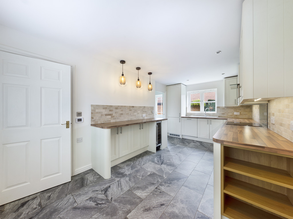 5 bed terraced house to rent in Barnes Wallis Avenue, Christs Hospital, RH13  - Property Image 2