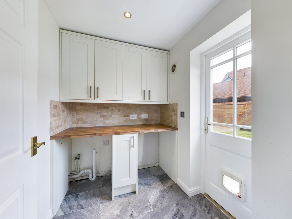 5 bed terraced house to rent in Barnes Wallis Avenue, Christs Hospital, RH13  - Property Image 3