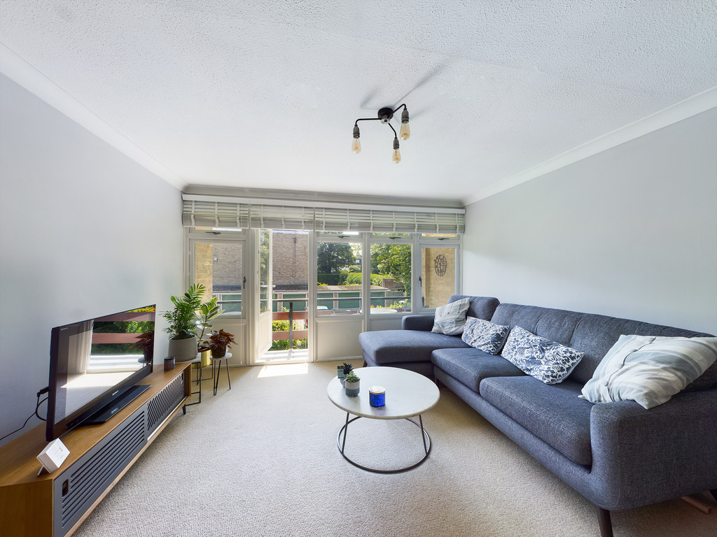 2 bed maisonette to rent in Mulberry Close, Horsham, RH12  - Property Image 2