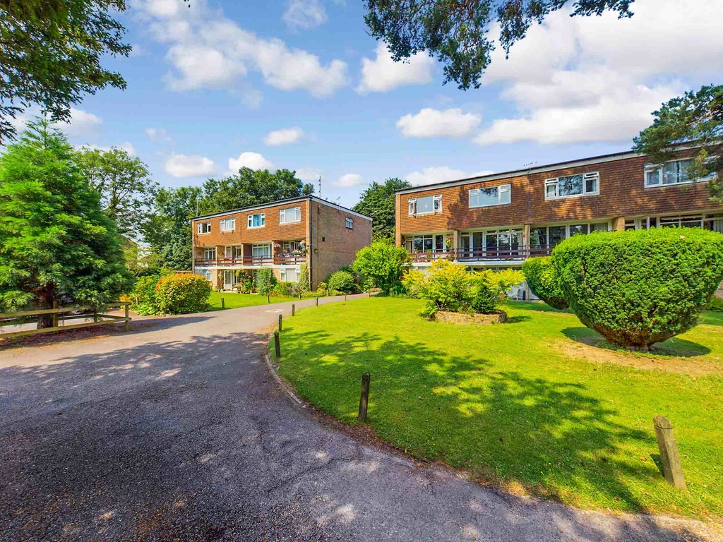 2 bed maisonette to rent in Mulberry Close, Horsham, RH12  - Property Image 9