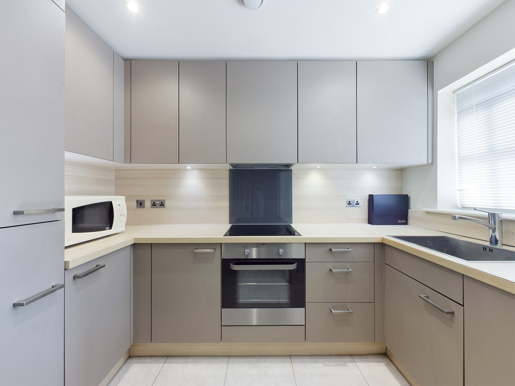 2 bed terraced house to rent in Longhurst Avenue, Horsham, RH12  - Property Image 2