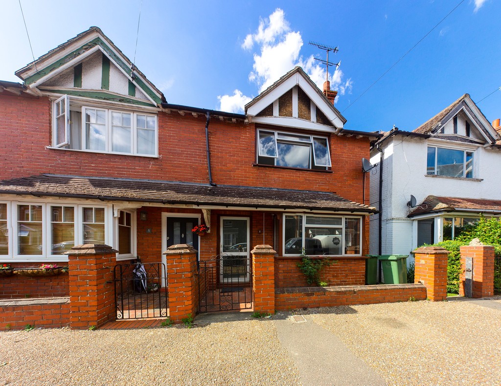 3 bed semi-detached house to rent in Madeira Avenue, Horsham, RH12  - Property Image 1